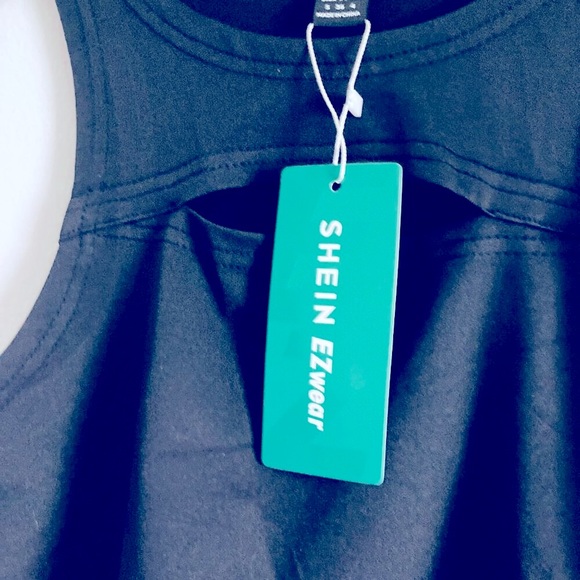 Black Cropped Tank Top with Front Slits - Picture 8 of 11